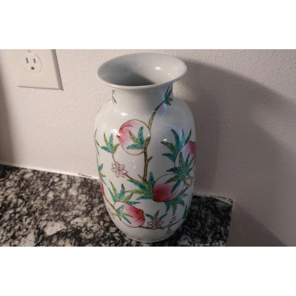 Jingdezhen Famille Rose‎ 9 Peaches Bottle Vase